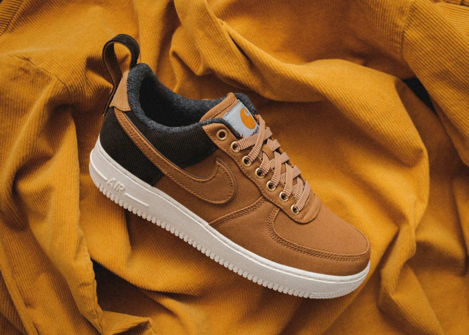 Neutral everyday sneaker